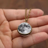 MOON NECKLACE 2.0